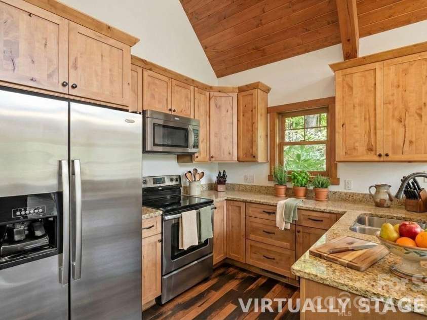 13 Miners Trace Road, Burnsville, NC 28714.  MLS# CAR4307496, YatesRealty ID 13994. 