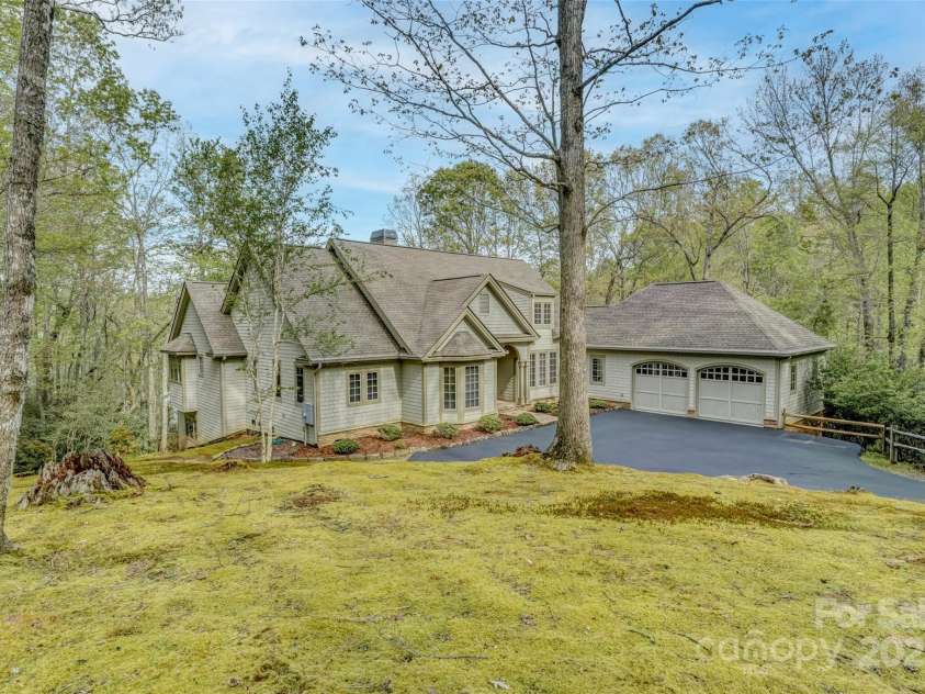 405 Kanasdatsi Drive, Brevard, NC 28712.  MLS# CAR4255040, YatesRealty ID 13995. 