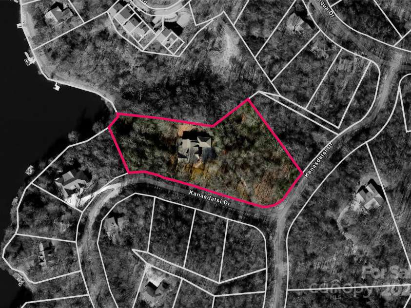 405 Kanasdatsi Drive, Brevard, NC 28712.  MLS# CAR4255040, YatesRealty ID 13995. 