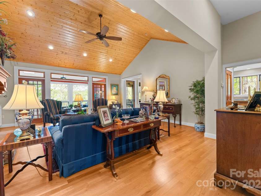 405 Kanasdatsi Drive, Brevard, NC 28712.  MLS# CAR4255040, YatesRealty ID 13995. 