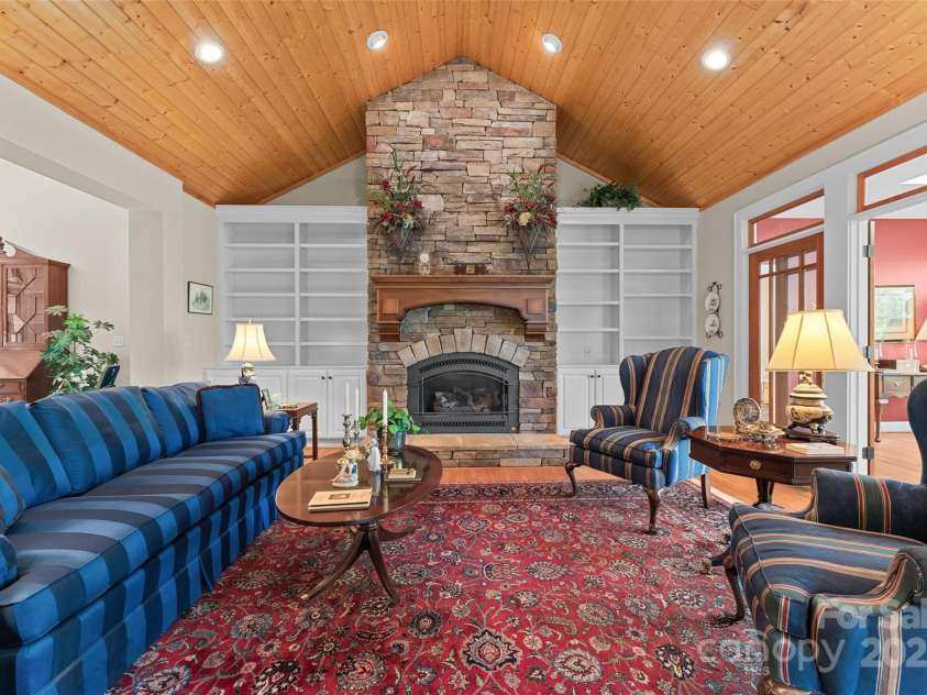 405 Kanasdatsi Drive, Brevard, NC 28712.  MLS# CAR4255040, YatesRealty ID 13995. 