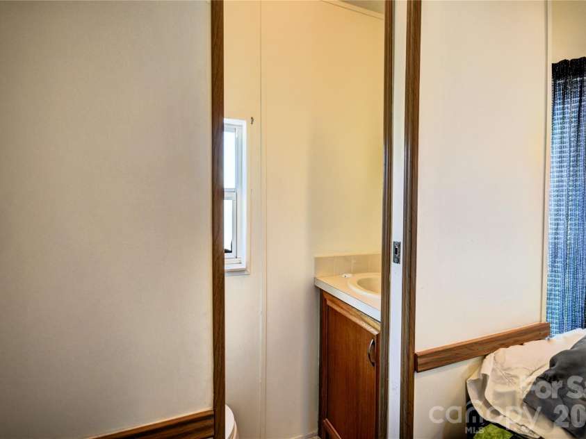 124 Pike Point, Waynesville, NC 28785.  MLS# CAR4371521, YatesRealty ID 13996. Half-bath off the front bedroom