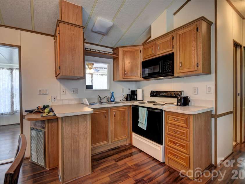 124 Pike Point, Waynesville, NC 28785.  MLS# CAR4371521, YatesRealty ID 13996. Kitchen with electric stove and microwave