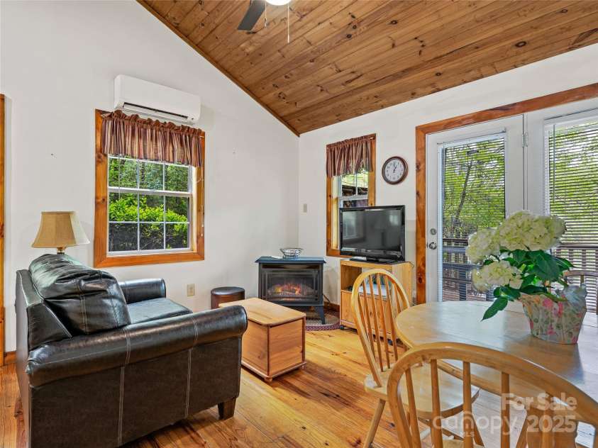 134 Fish Pond Lane, Murphy, NC 28906.  MLS# CAR4259606, YatesRealty ID 13996. 