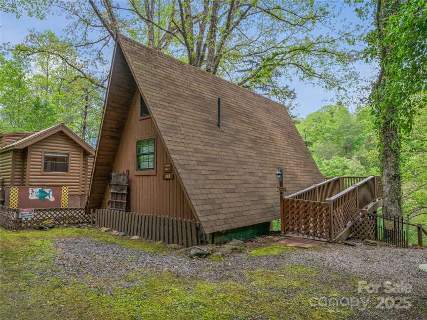 134 Fish Pond Lane, Murphy, NC 28906.  MLS# CAR4259606, YatesRealty ID 13996. 