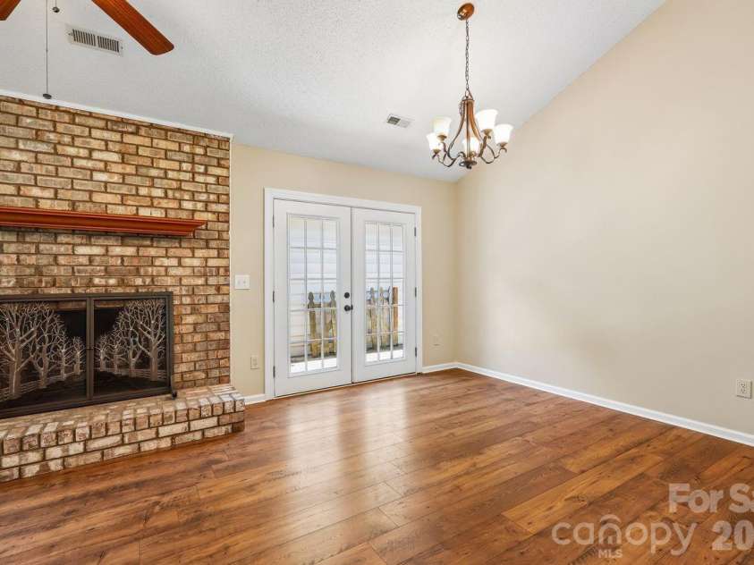 15032 Catawba Circle, Matthews, NC 28104.  MLS# CAR4369229, YatesRealty ID 13997. 