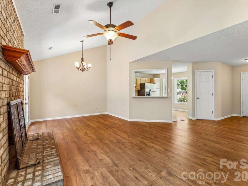 15032 Catawba Circle, Matthews, NC 28104.  MLS# CAR4369229, YatesRealty ID 13997. 