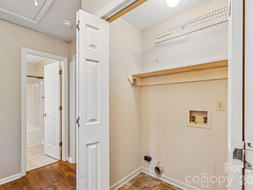 15032 Catawba Circle, Matthews, NC 28104.  MLS# CAR4369229, YatesRealty ID 13997. 