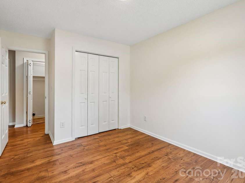 15032 Catawba Circle, Matthews, NC 28104.  MLS# CAR4369229, YatesRealty ID 13997. 