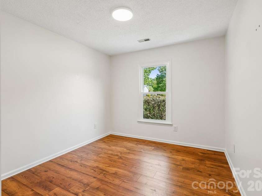 15032 Catawba Circle, Matthews, NC 28104.  MLS# CAR4369229, YatesRealty ID 13997. 