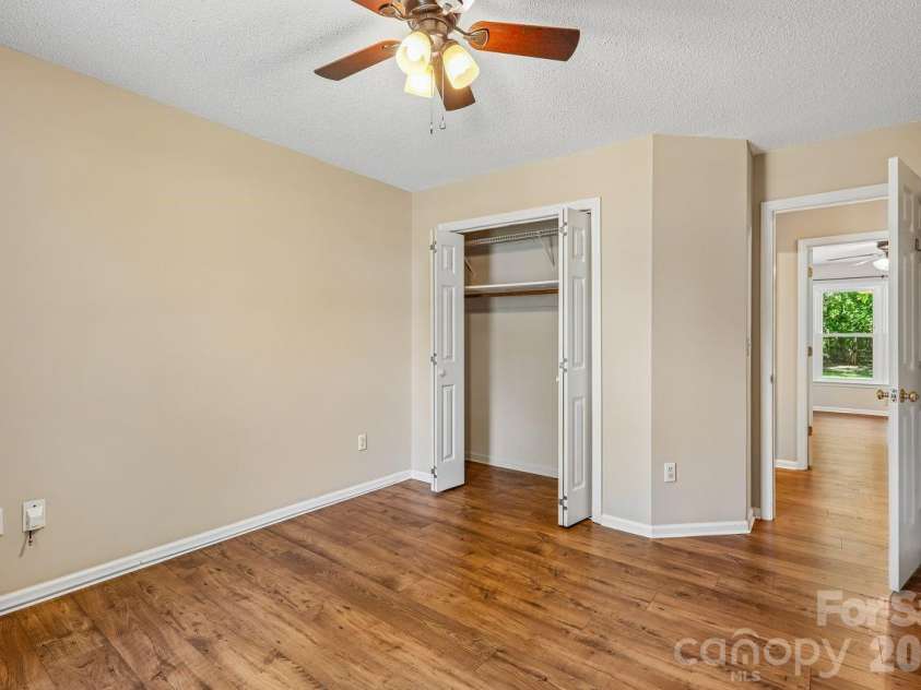 15032 Catawba Circle, Matthews, NC 28104.  MLS# CAR4369229, YatesRealty ID 13997. 
