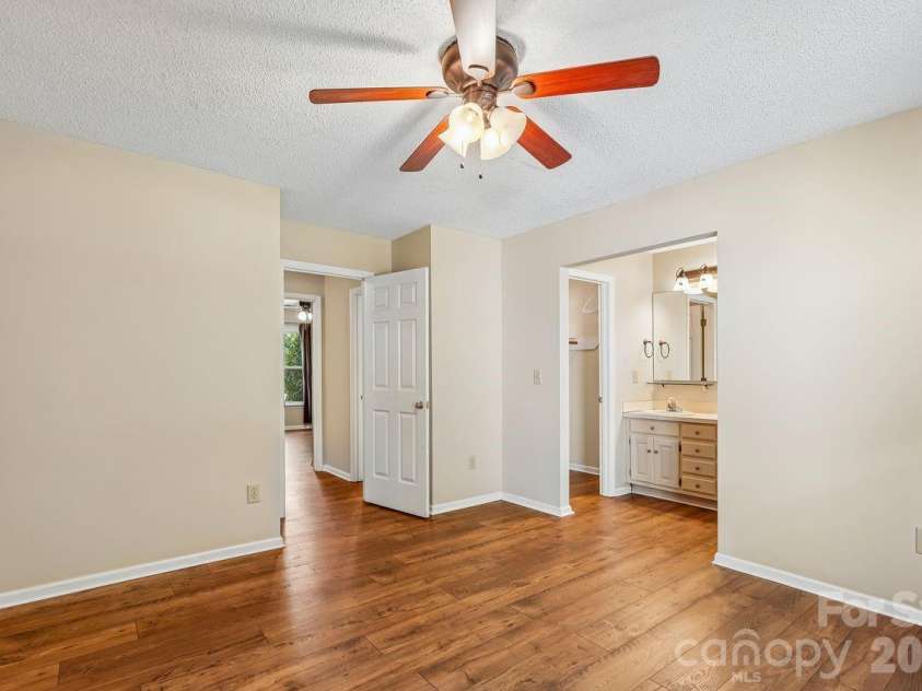 15032 Catawba Circle, Matthews, NC 28104.  MLS# CAR4369229, YatesRealty ID 13997. 