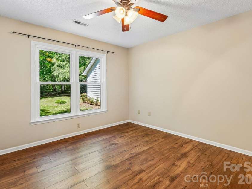 15032 Catawba Circle, Matthews, NC 28104.  MLS# CAR4369229, YatesRealty ID 13997. 