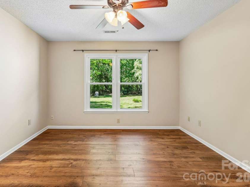 15032 Catawba Circle, Matthews, NC 28104.  MLS# CAR4369229, YatesRealty ID 13997. 