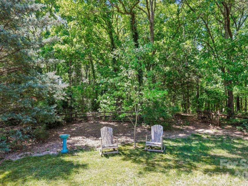 15032 Catawba Circle, Matthews, NC 28104.  MLS# CAR4369229, YatesRealty ID 13997. Enjoy the huge back yard