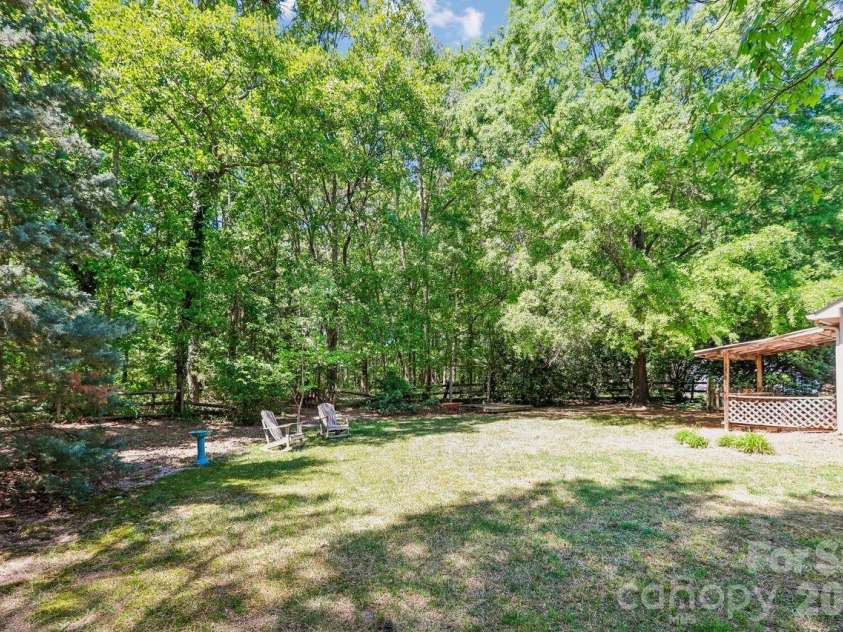 15032 Catawba Circle, Matthews, NC 28104.  MLS# CAR4369229, YatesRealty ID 13997. Room to roam