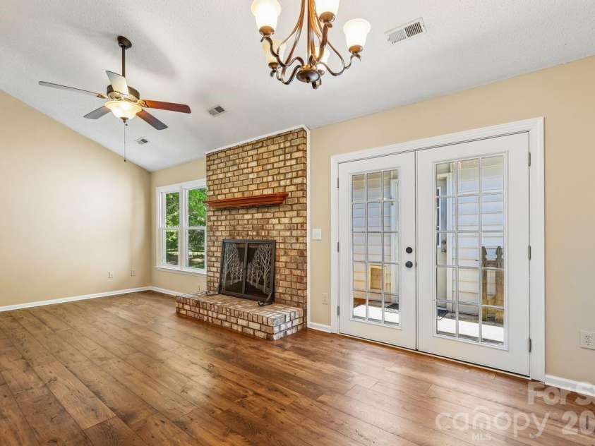 15032 Catawba Circle, Matthews, NC 28104.  MLS# CAR4369229, YatesRealty ID 13997. View from dining area