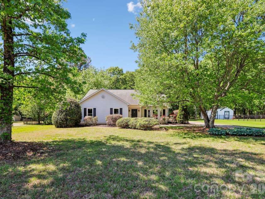 15032 Catawba Circle, Matthews, NC 28104.  MLS# CAR4369229, YatesRealty ID 13997. Welcome Home!