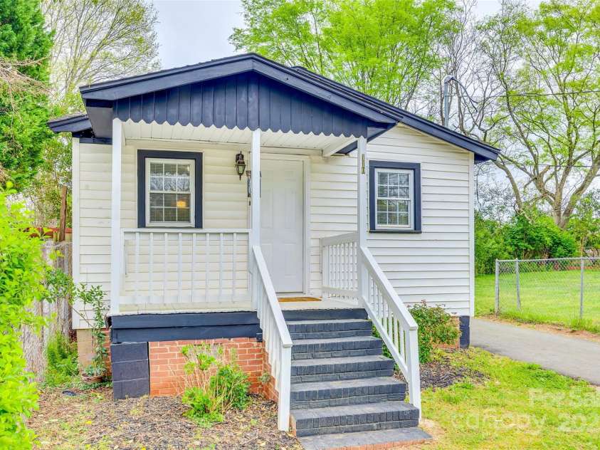 110 Steele Street, Fort Mill, SC 29715.  MLS# CAR4240591, YatesRealty ID 13998. 