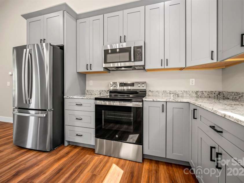 213 Calhoun Street, Hendersonville, NC 28739.  MLS# CAR4304159, YatesRealty ID 14. 