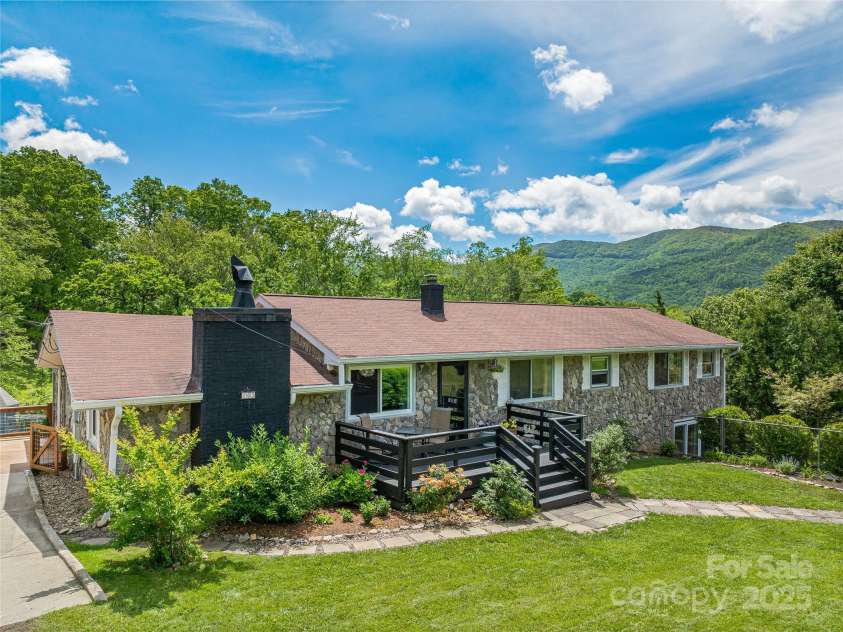 143 Mountain Crest Road, Swannanoa, NC 28778.  MLS# CAR4258338, YatesRealty ID 14003. 