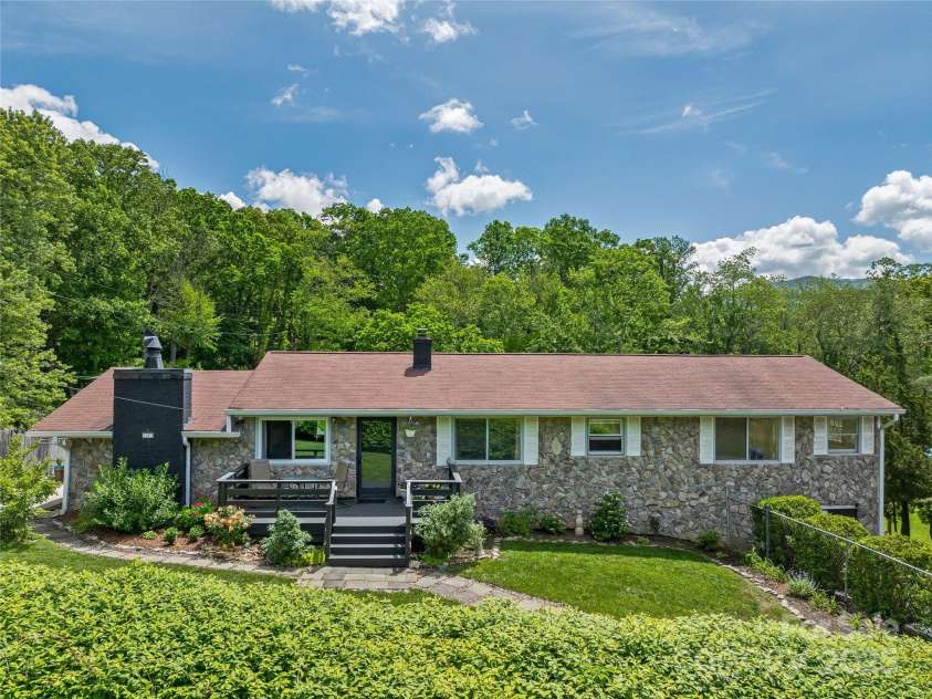 143 Mountain Crest Road, Swannanoa, NC 28778.  MLS# CAR4258338, YatesRealty ID 14003. 