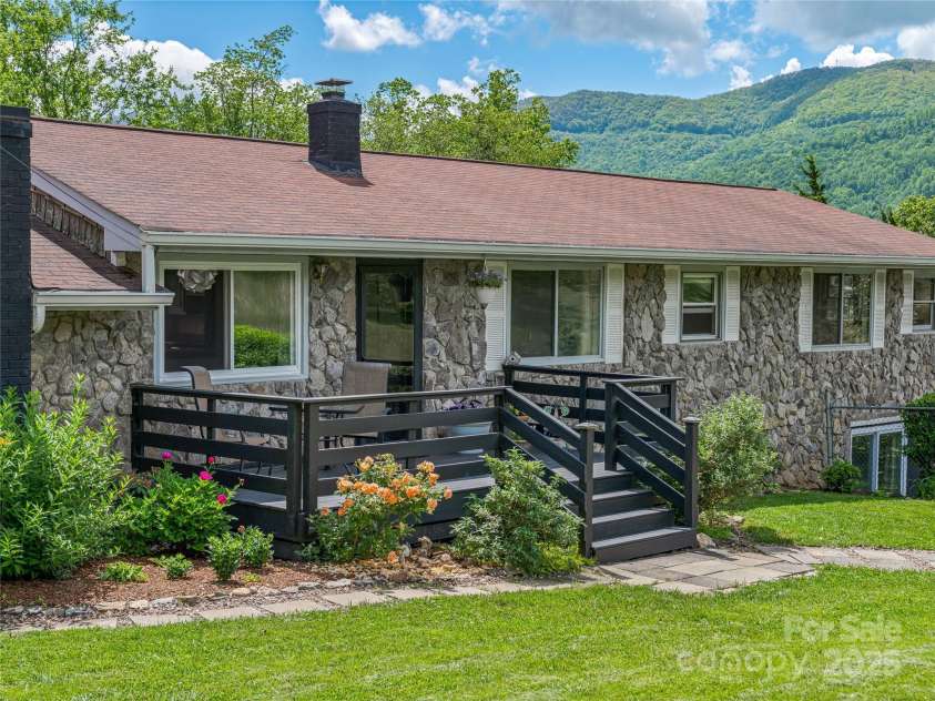 143 Mountain Crest Road, Swannanoa, NC 28778.  MLS# CAR4258338, YatesRealty ID 14003. 