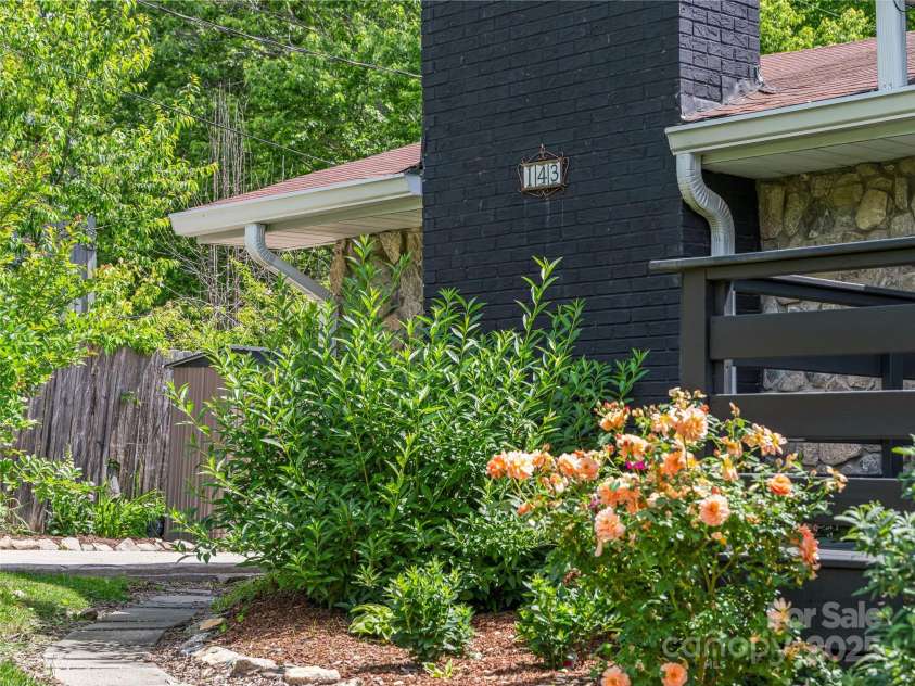 143 Mountain Crest Road, Swannanoa, NC 28778.  MLS# CAR4258338, YatesRealty ID 14003. 