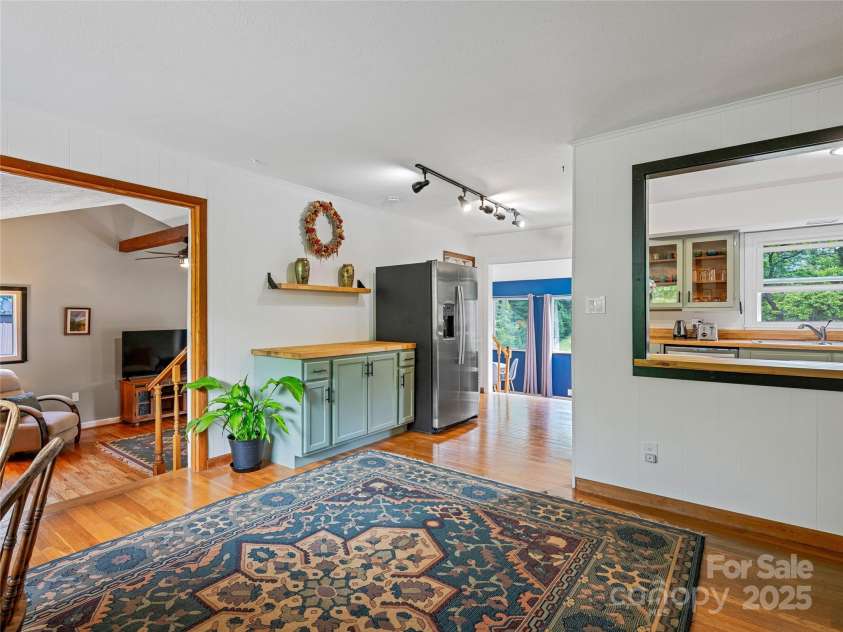 143 Mountain Crest Road, Swannanoa, NC 28778.  MLS# CAR4258338, YatesRealty ID 14003. 