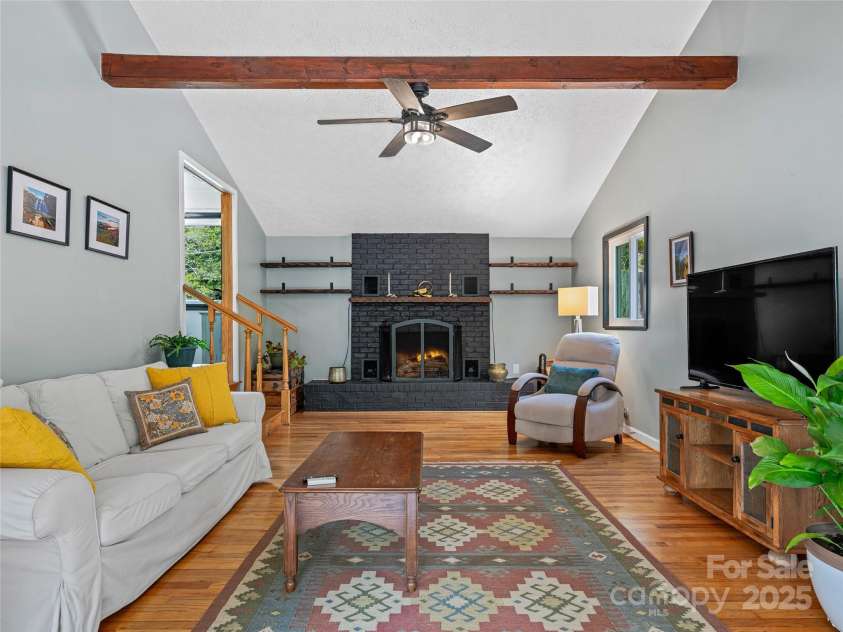 143 Mountain Crest Road, Swannanoa, NC 28778.  MLS# CAR4258338, YatesRealty ID 14003. 