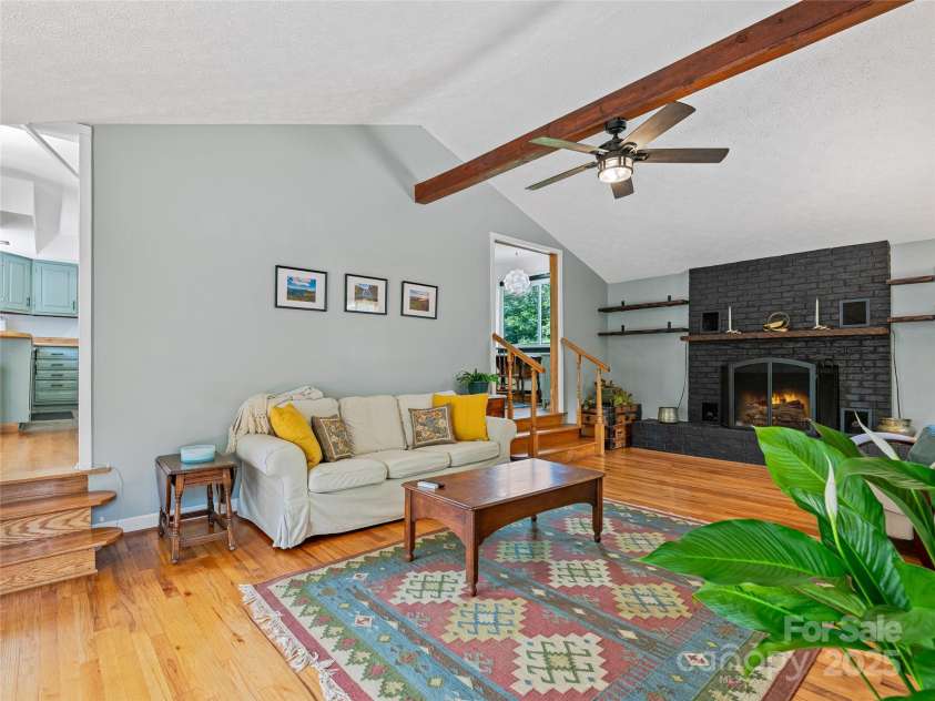 143 Mountain Crest Road, Swannanoa, NC 28778.  MLS# CAR4258338, YatesRealty ID 14003. 