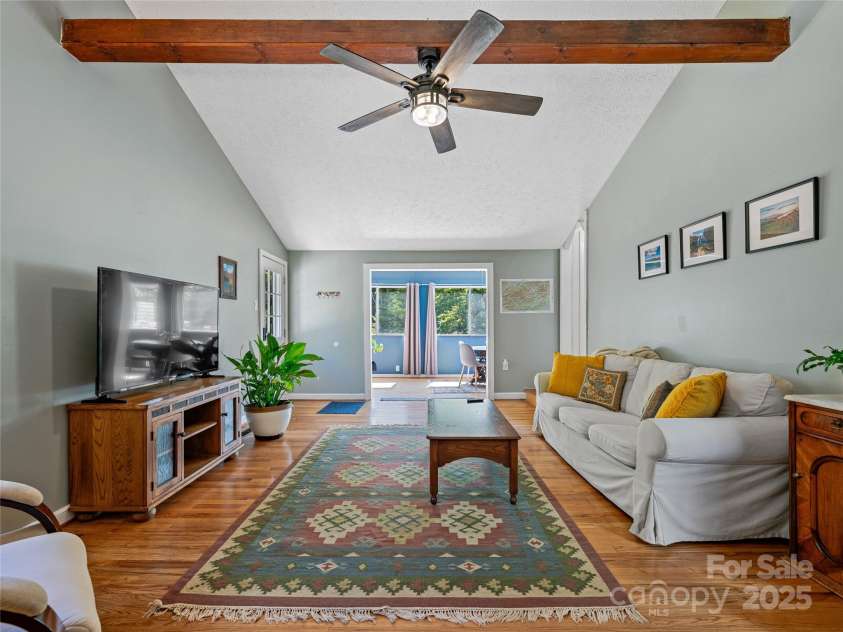 143 Mountain Crest Road, Swannanoa, NC 28778.  MLS# CAR4258338, YatesRealty ID 14003. 