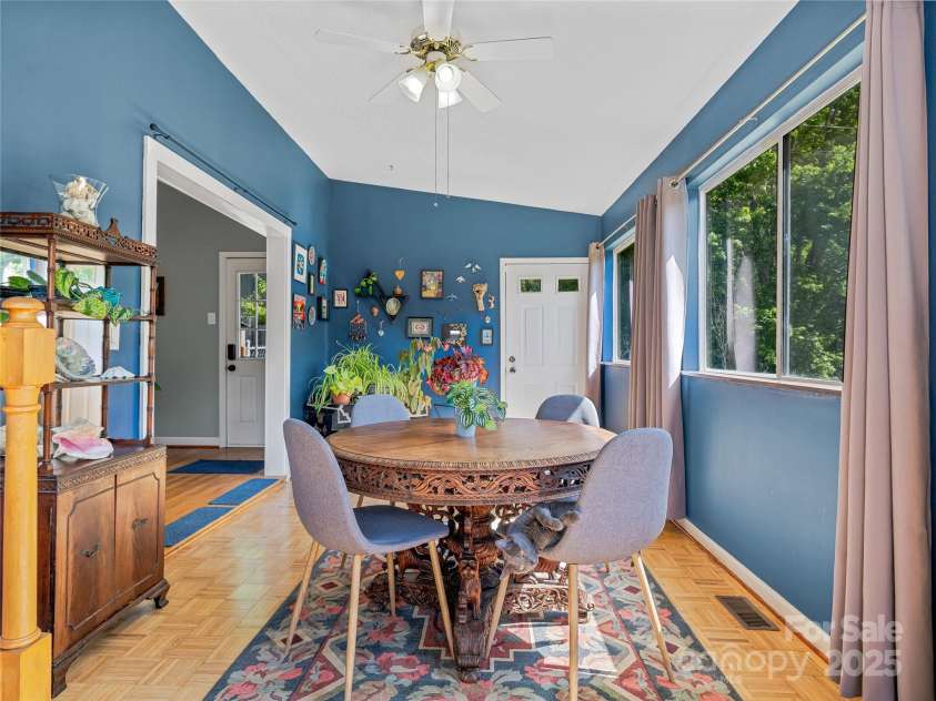 143 Mountain Crest Road, Swannanoa, NC 28778.  MLS# CAR4258338, YatesRealty ID 14003. 