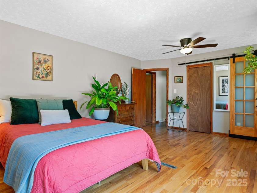 143 Mountain Crest Road, Swannanoa, NC 28778.  MLS# CAR4258338, YatesRealty ID 14003. 