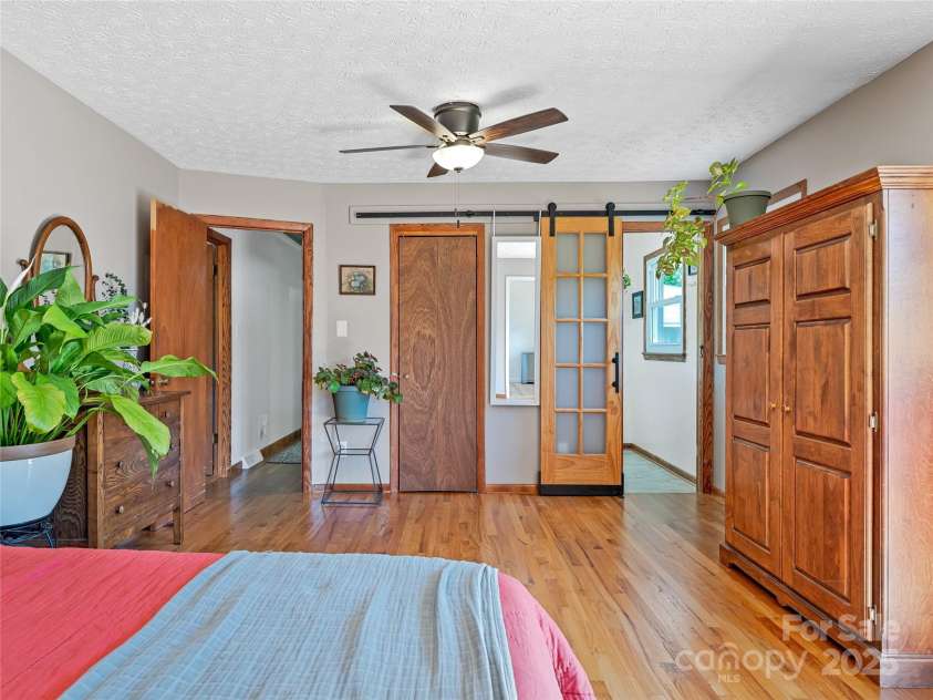 143 Mountain Crest Road, Swannanoa, NC 28778.  MLS# CAR4258338, YatesRealty ID 14003. 