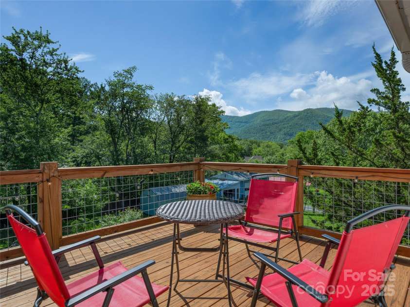 143 Mountain Crest Road, Swannanoa, NC 28778.  MLS# CAR4258338, YatesRealty ID 14003. 