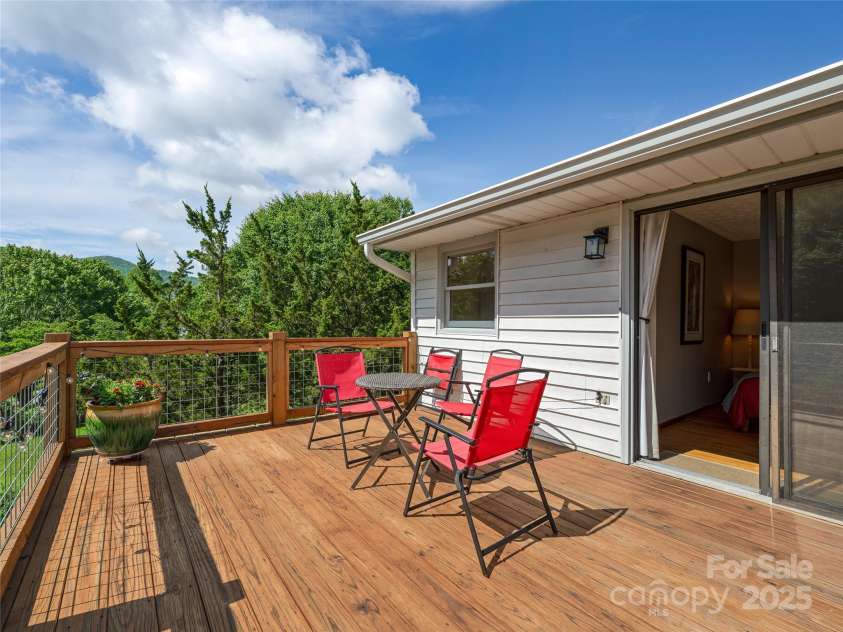 143 Mountain Crest Road, Swannanoa, NC 28778.  MLS# CAR4258338, YatesRealty ID 14003. 