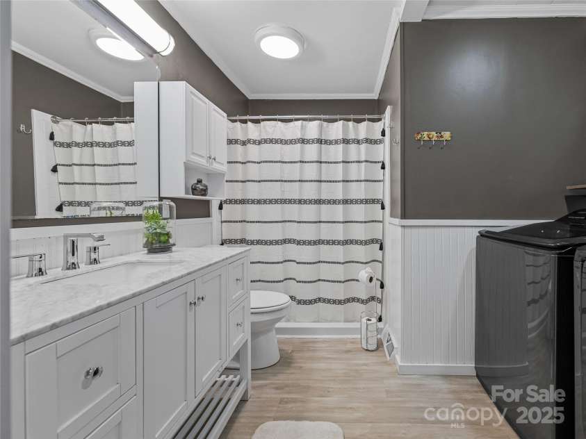 143 Mountain Crest Road, Swannanoa, NC 28778.  MLS# CAR4258338, YatesRealty ID 14003. 