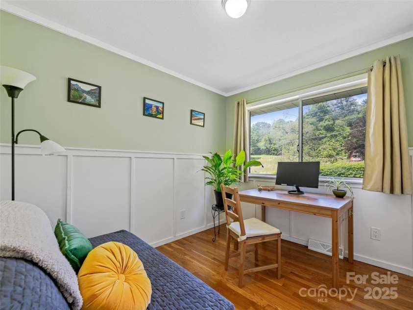 143 Mountain Crest Road, Swannanoa, NC 28778.  MLS# CAR4258338, YatesRealty ID 14003. 