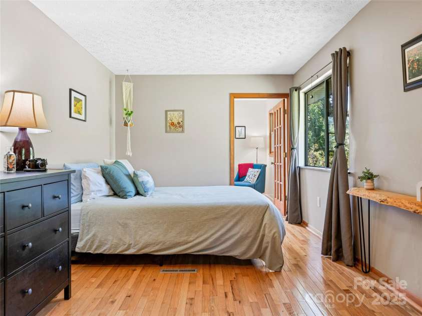 143 Mountain Crest Road, Swannanoa, NC 28778.  MLS# CAR4258338, YatesRealty ID 14003. 