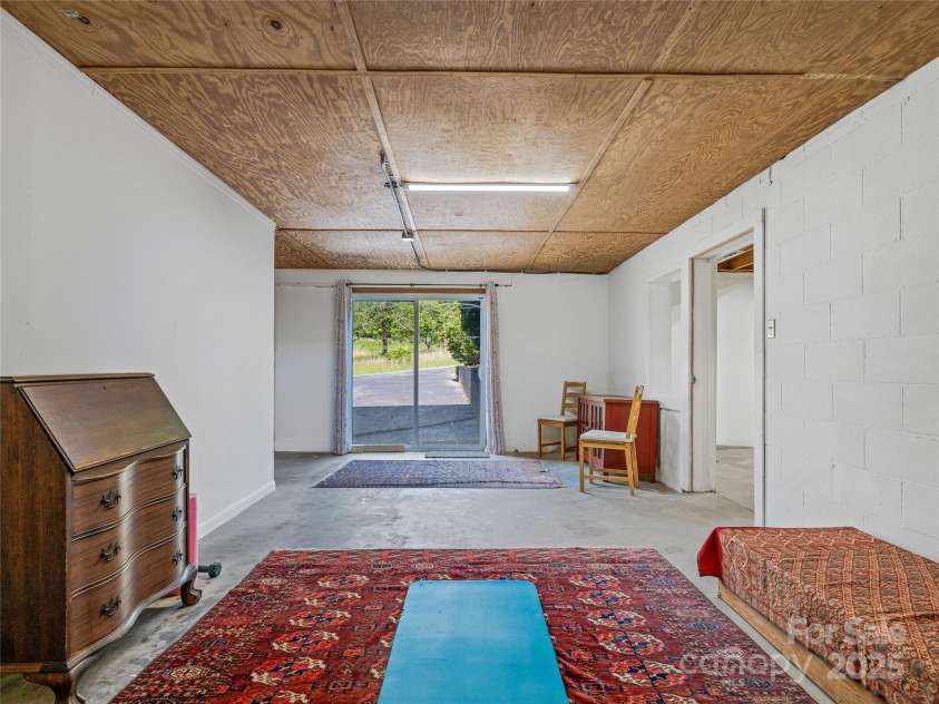 143 Mountain Crest Road, Swannanoa, NC 28778.  MLS# CAR4258338, YatesRealty ID 14003. 