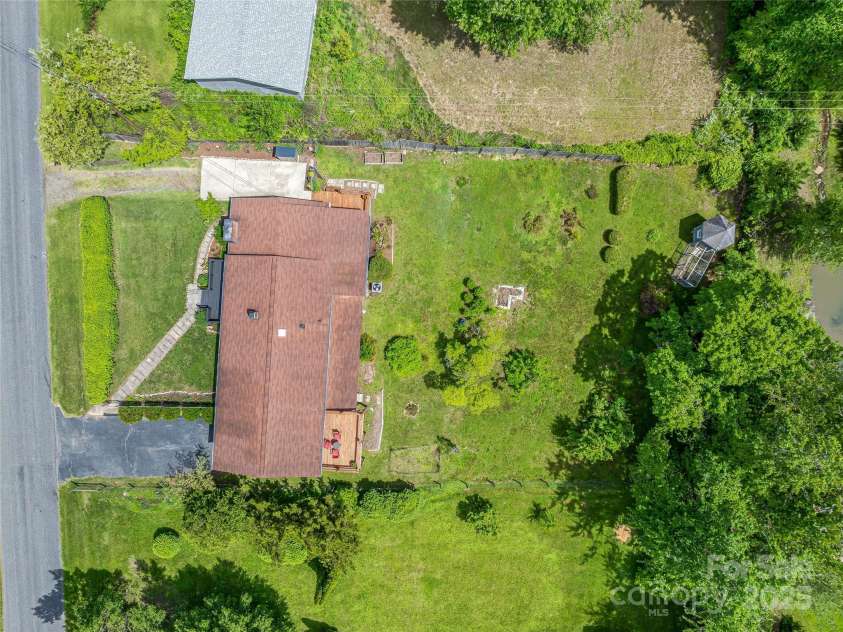 143 Mountain Crest Road, Swannanoa, NC 28778.  MLS# CAR4258338, YatesRealty ID 14003. 