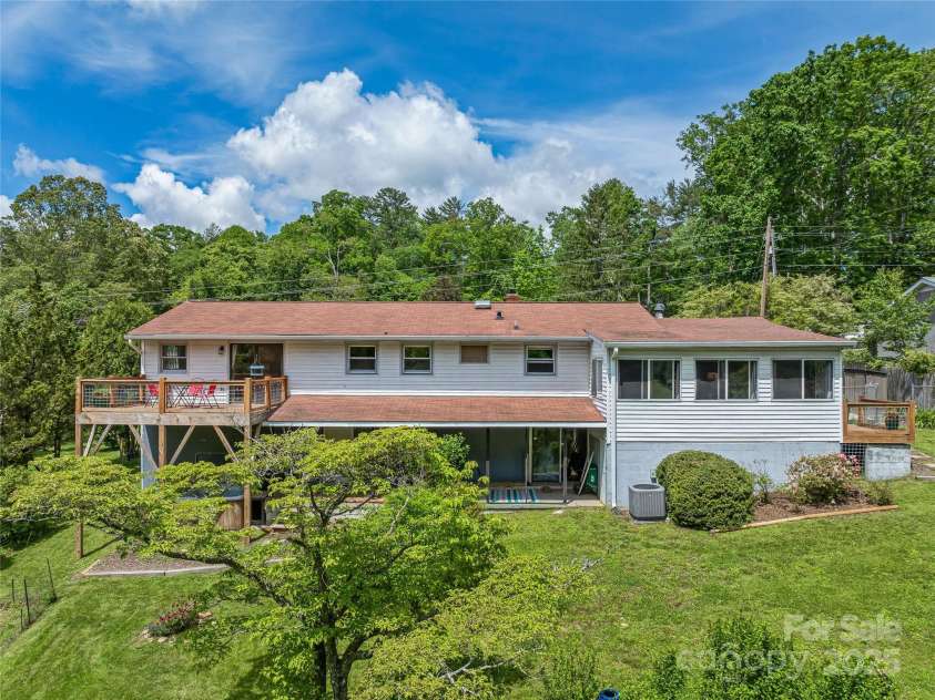 143 Mountain Crest Road, Swannanoa, NC 28778.  MLS# CAR4258338, YatesRealty ID 14003. 