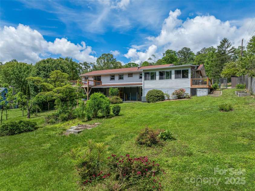 143 Mountain Crest Road, Swannanoa, NC 28778.  MLS# CAR4258338, YatesRealty ID 14003. 