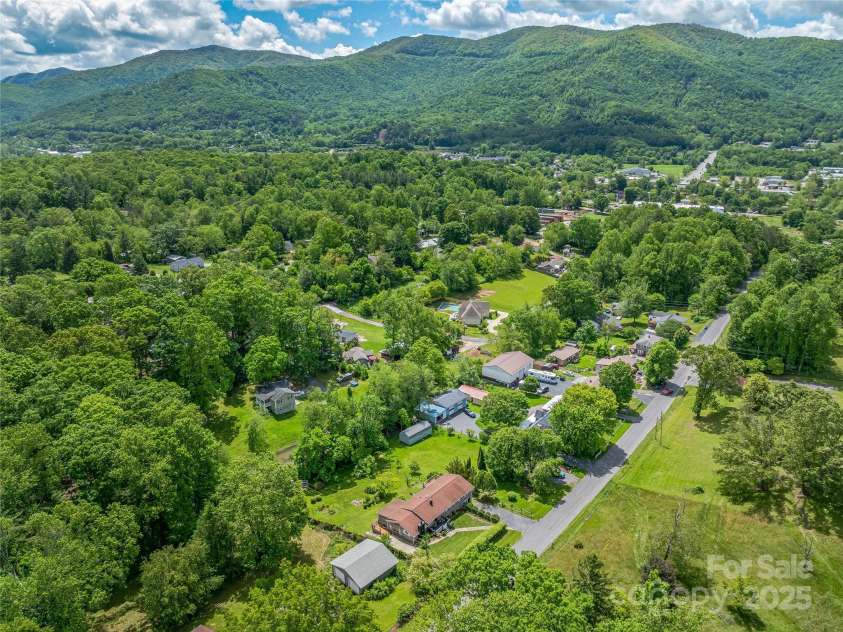 143 Mountain Crest Road, Swannanoa, NC 28778.  MLS# CAR4258338, YatesRealty ID 14003. 