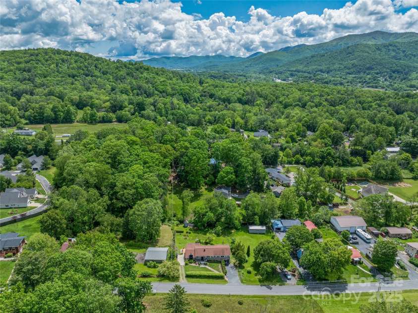 143 Mountain Crest Road, Swannanoa, NC 28778.  MLS# CAR4258338, YatesRealty ID 14003. 