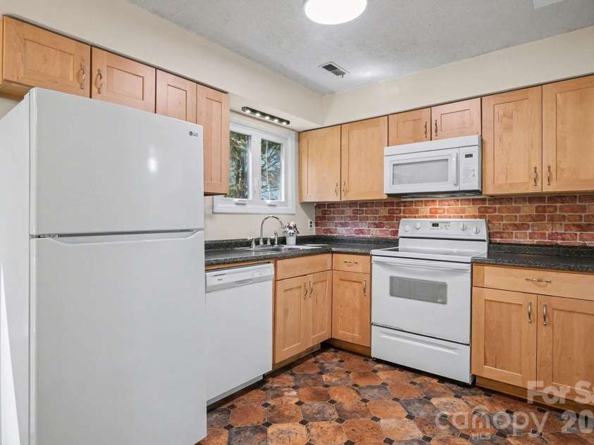 4813 Rounding Run Road, Charlotte, NC 28277.  MLS# CAR4368911, YatesRealty ID 14004. 