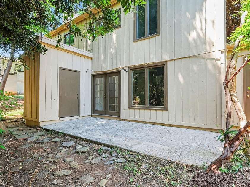 4813 Rounding Run Road, Charlotte, NC 28277.  MLS# CAR4368911, YatesRealty ID 14004. Private Patio