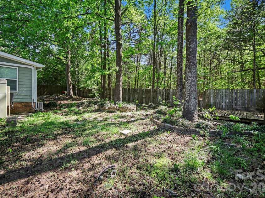 1625 Kiawah Court, Gastonia, NC 28056.  MLS# CAR4367551, YatesRealty ID 14005. 