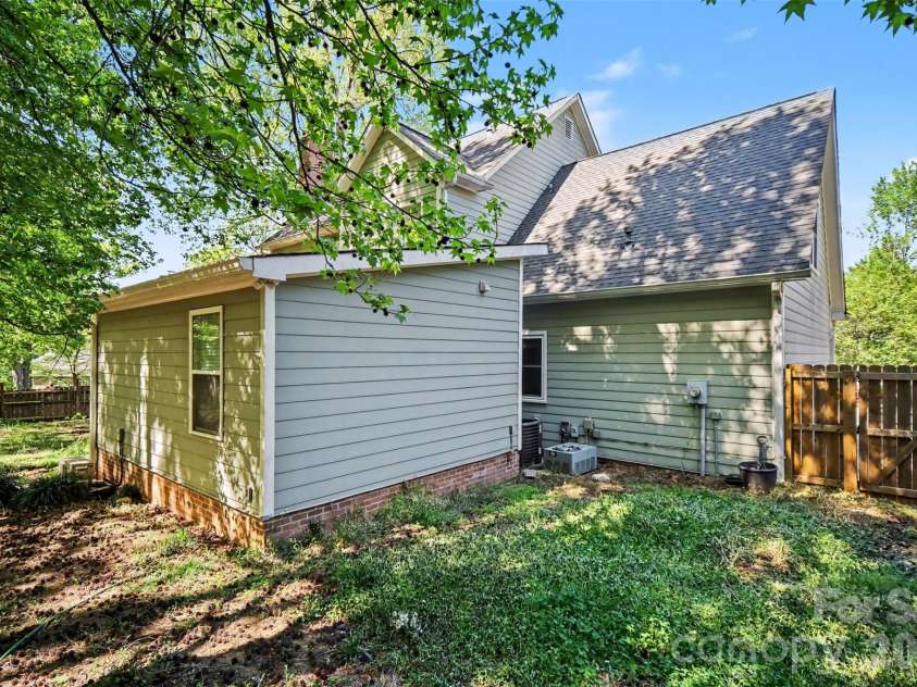 1625 Kiawah Court, Gastonia, NC 28056.  MLS# CAR4367551, YatesRealty ID 14005. 